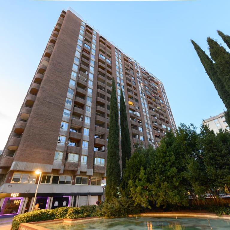 ABR1710B - Amplio piso de Lujo 2 dormitorios, ambos con terraza y 2 baños - Alquiler temporal - Two-Bedroom Apartment - 55