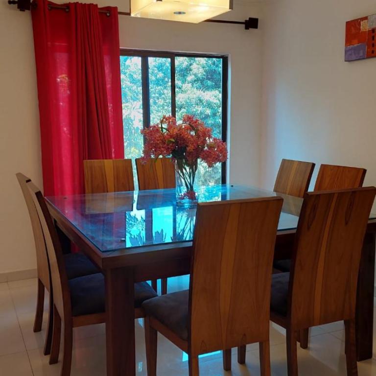 Hermoso y amplio departamento para familia o grupo - Three-Bedroom Apartment - 2