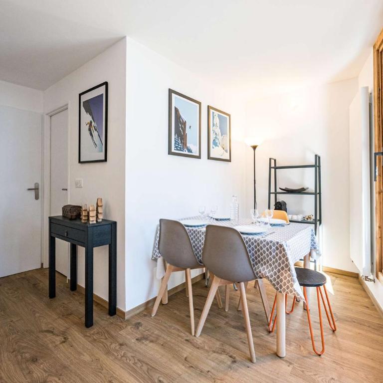 Appartement T3 rénové – 4 personnes – Courchevel Moriond - Two-Bedroom Apartment with Mountain View - 4