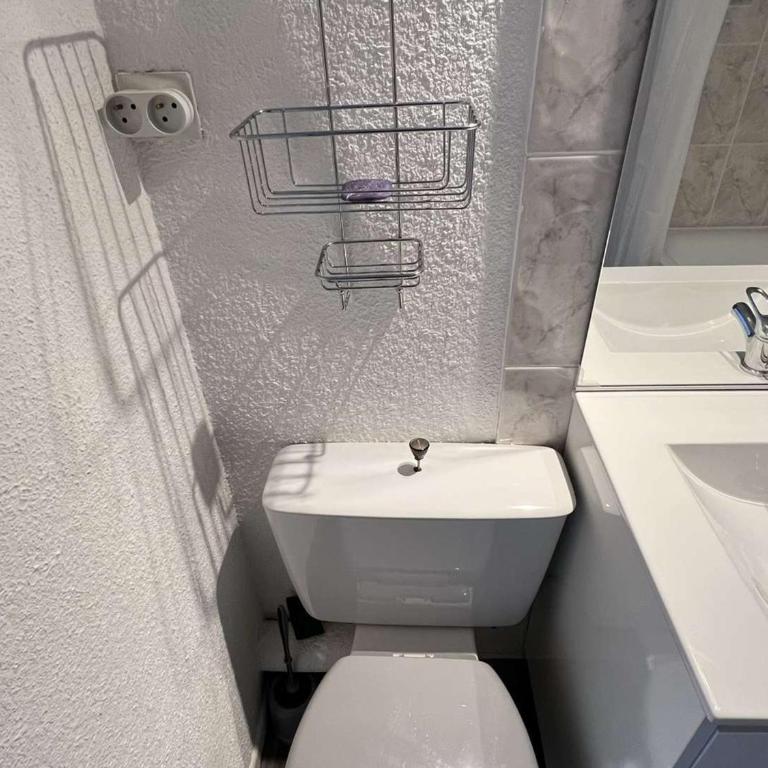 Studio pour 4 - Piscine, Parking, Lave-linge, Proche commerces - FR-1-702-23 - Studio - 13