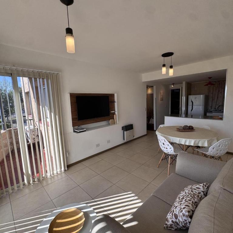 Hometel - Two-Bedroom Apartment - 10