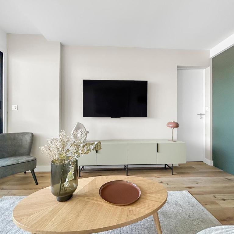 T3 moderne avec terrasse, piscine et parking privé - Two-Bedroom Apartment - 3