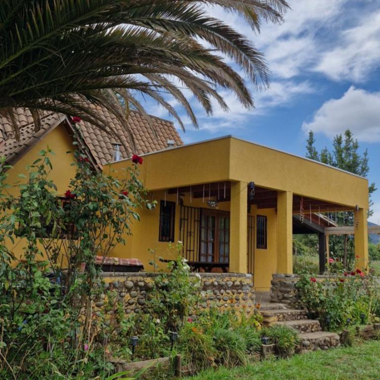 Hermosa casa de campo - Three-Bedroom House - 2