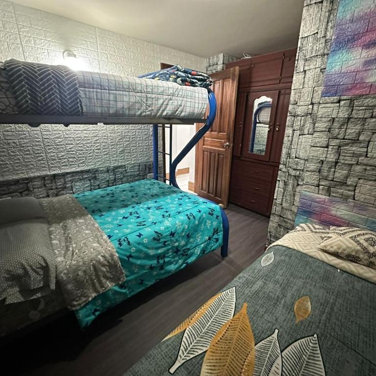 Departamento céntrico en Baños de Agua Santa - Three-Bedroom Apartment - 2