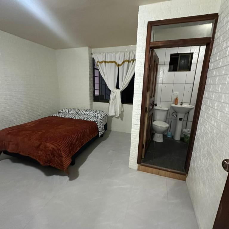 Departamento céntrico en Baños de Agua Santa - Three-Bedroom Apartment - 10