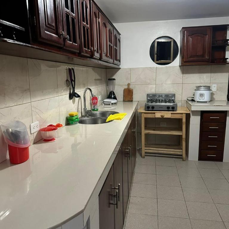 Departamento céntrico en Baños de Agua Santa - Three-Bedroom Apartment - 18