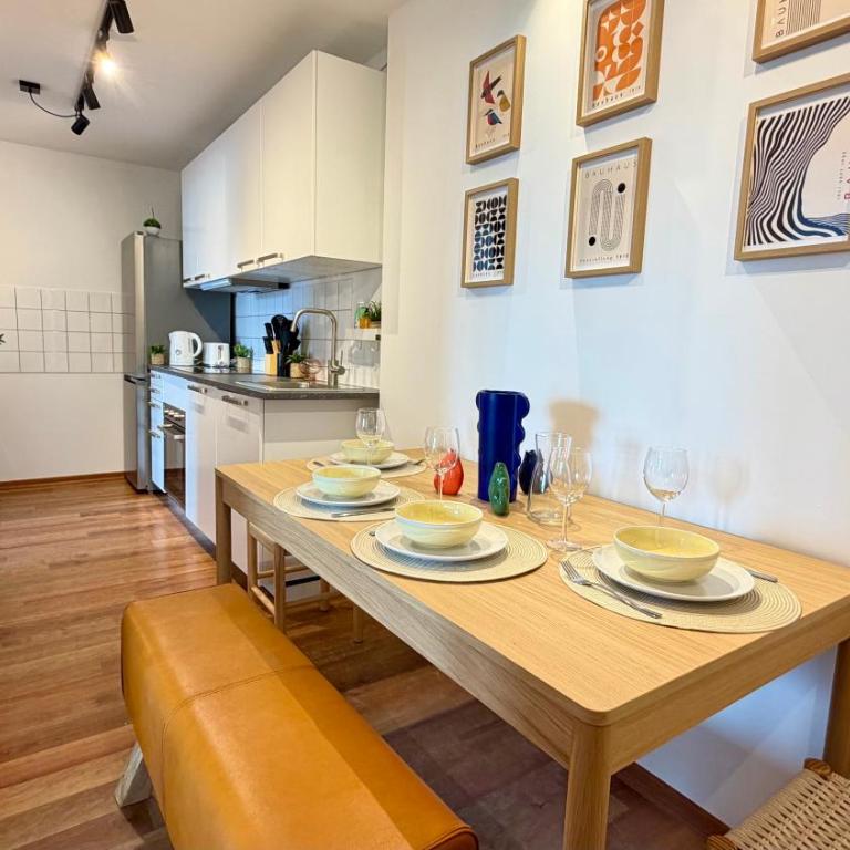 BeckHomes Munich, Stylish, central & modern 3BR Apartment up to 7 Pax - Appartamento con 3 Camere da Letto - 3