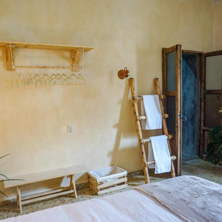 Co404 San Cristobal - Coliving Coworking - Large Double Room - 2