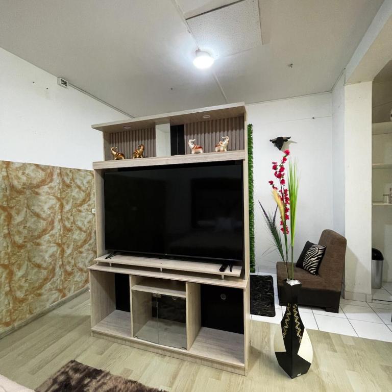 San Lazaro Up - One-Bedroom Apartment - 1