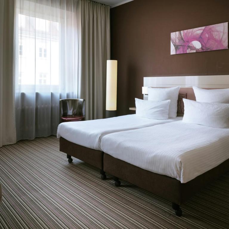 Leonardo Boutique Hotel Munich - Deluxe Triple Room - 3