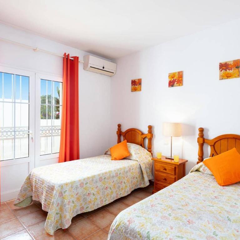 Villa Castillo by Villa Plus - Villa - 11