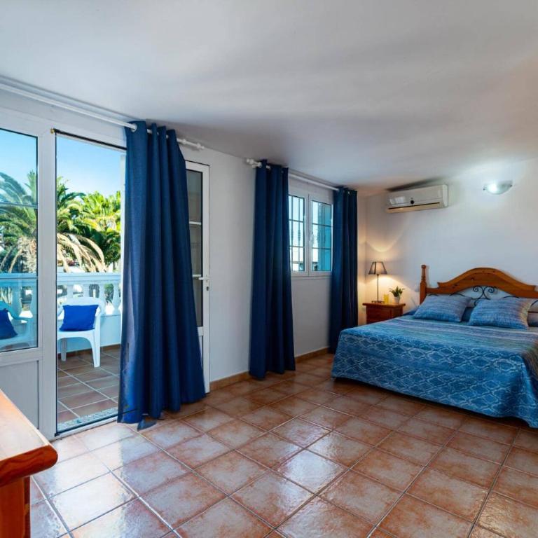 Villa Castillo by Villa Plus - Villa - 4