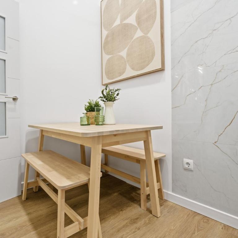 Classic Malasaña by Hogar4 - Four-Bedroom Apartment with Balcony - 35