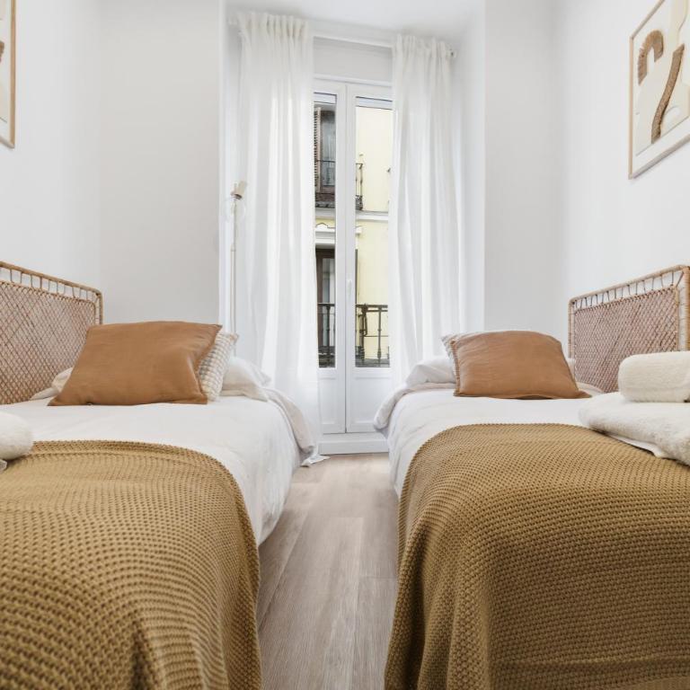 Classic Malasaña by Hogar4 - Four-Bedroom Apartment with Balcony - 33