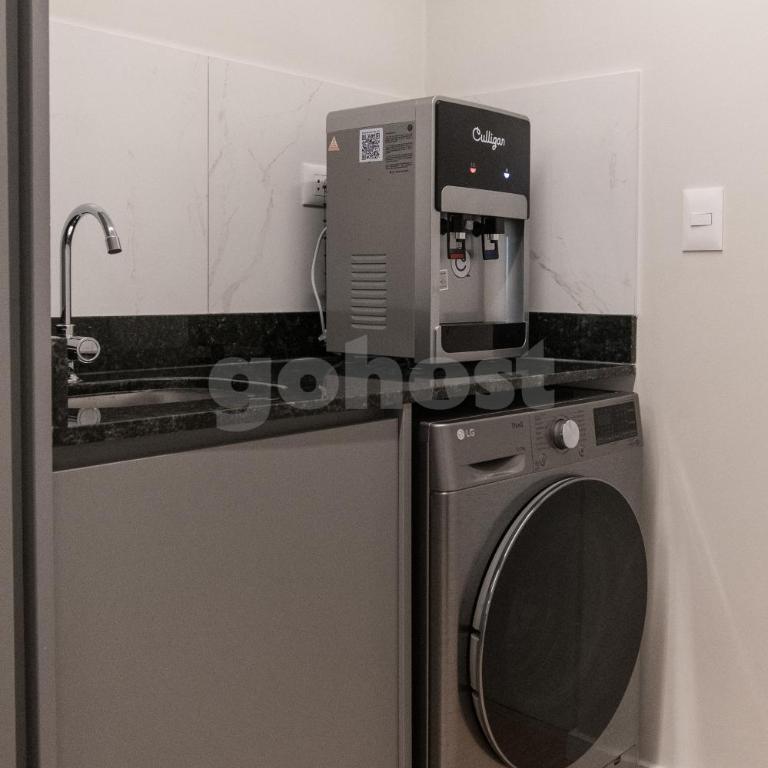 Petra Tower Luxury 2 BR Apt w Resto, Pool & Gym - Apartment - 25
