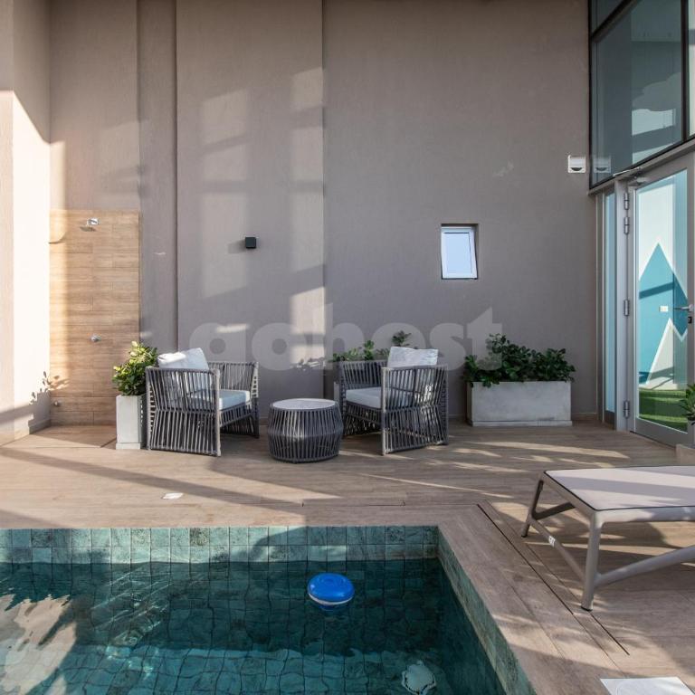 Petra Tower Luxury 2 BR Apt w Resto, Pool & Gym - Apartment - 48