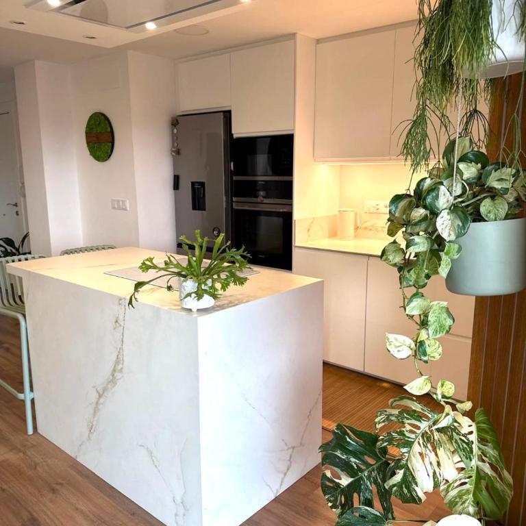 Apartamento tranquilo y luminoso junto al mar - Two-Bedroom Apartment with Balcony and Sea View - 3