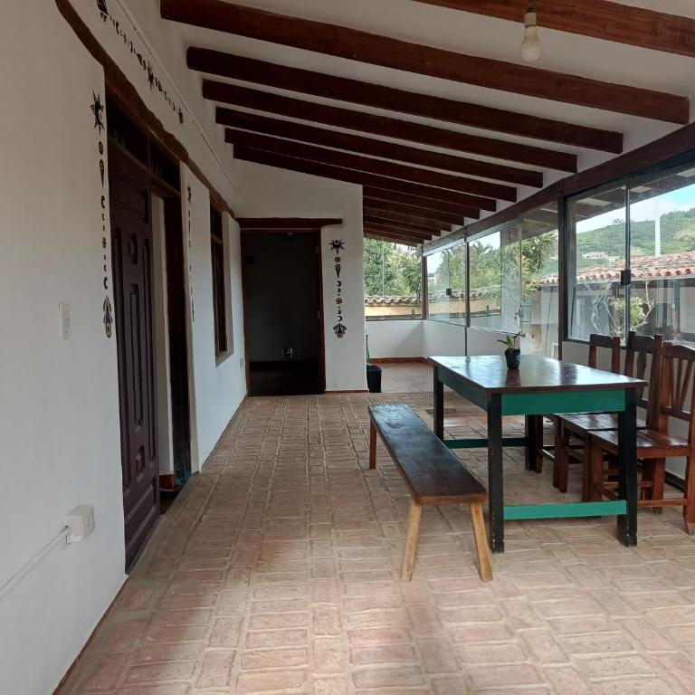 Casa independiente céntrica - Three-Bedroom Home - 2