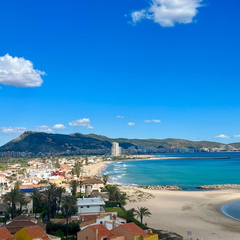 Apartamento tranquilo y luminoso junto al mar - Two-Bedroom Apartment with Balcony and Sea View - 2