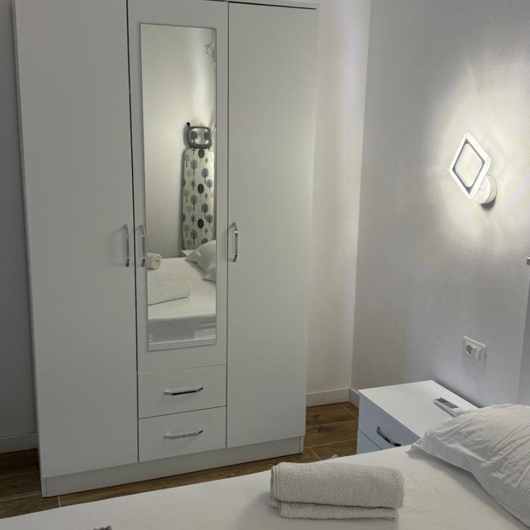 Morea Apartments - Apartman s 2 Spavaće Sobe sa Balkonom i Terasom - 1