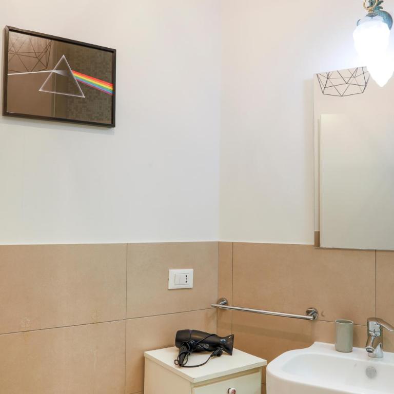 G House - Camera Matrimoniale con Bagno Privato - 19