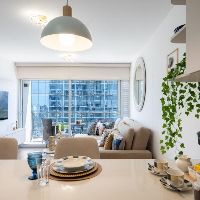 All San Isidro Apartments by Vibrant - One-Bedroom Apartment with Balcony and City View - 12