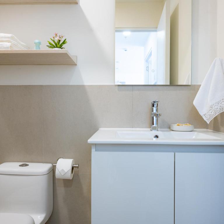 All San Isidro Apartments by Vibrant - One-Bedroom Apartment with Balcony and City View - 16