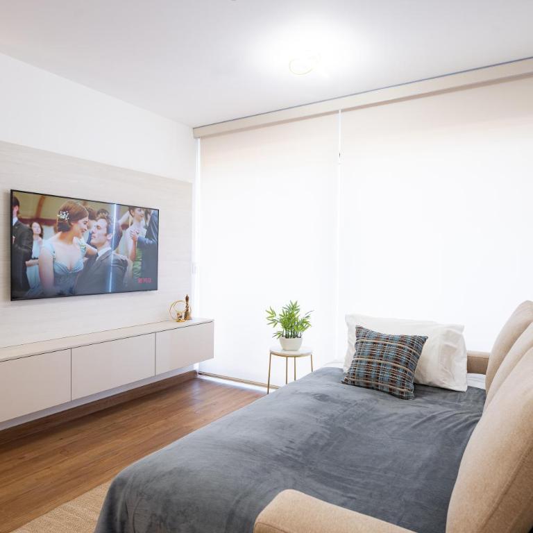 All San Isidro Apartments by Vibrant - One-Bedroom Apartment with Balcony and City View - 7