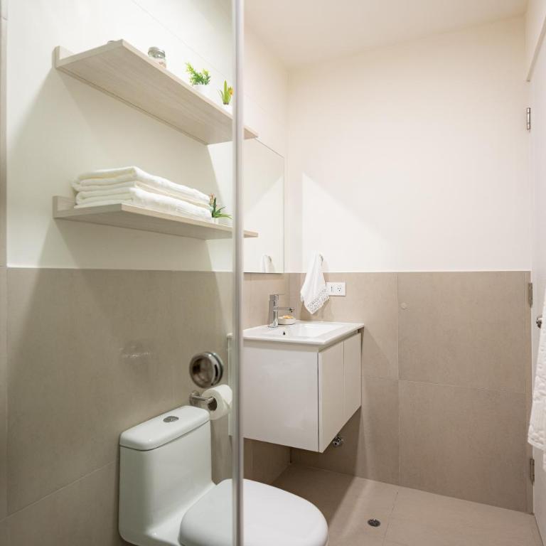 All San Isidro Apartments by Vibrant - One-Bedroom Apartment with Balcony and City View - 18
