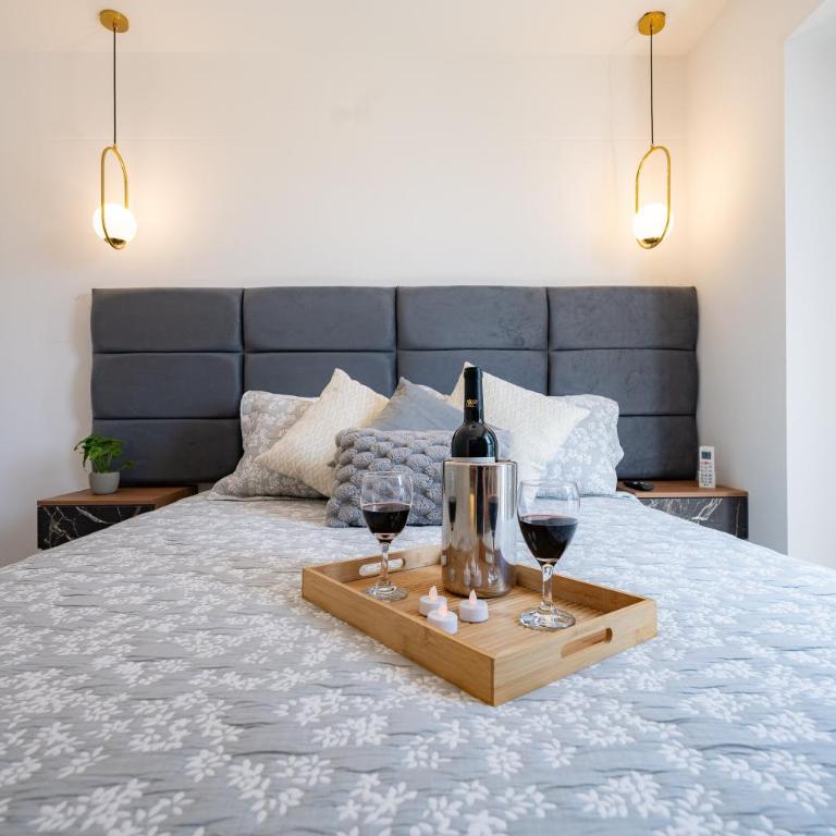 All San Isidro Apartments by Vibrant - One-Bedroom Apartment with Balcony and City View - 15