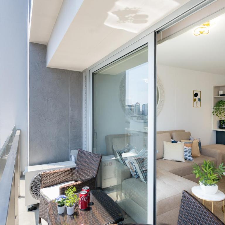 All San Isidro Apartments by Vibrant - One-Bedroom Apartment with Balcony and City View - 5