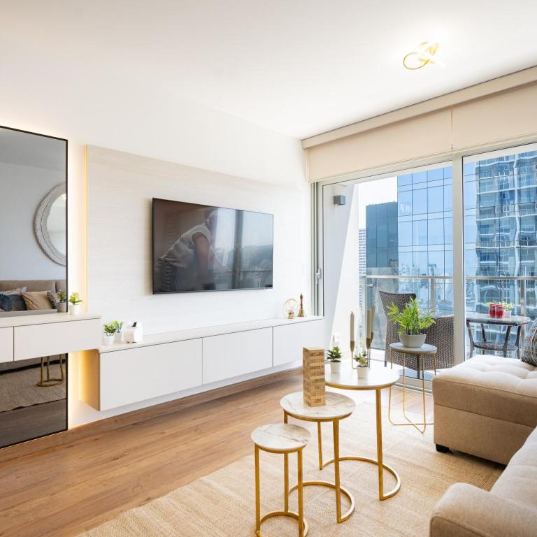 All San Isidro Apartments by Vibrant - One-Bedroom Apartment with Balcony and City View - 3