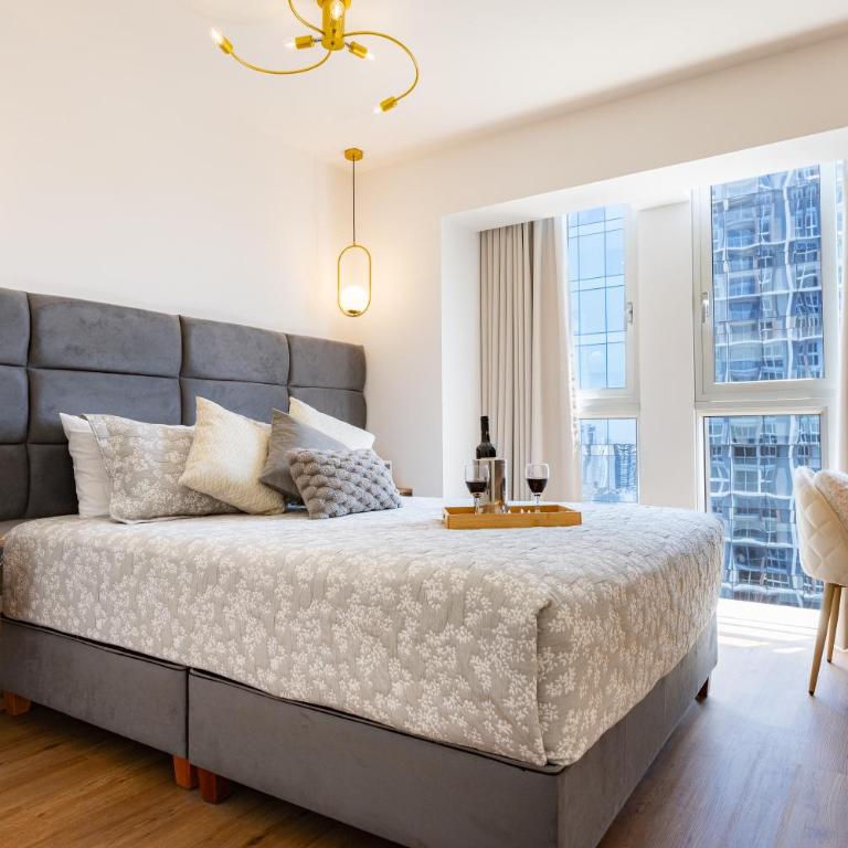 All San Isidro Apartments by Vibrant - One-Bedroom Apartment with Balcony and City View - 19
