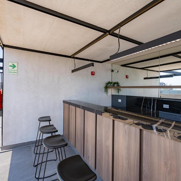 All San Isidro Apartments by Vibrant - One-Bedroom Apartment with Balcony and City View - 27