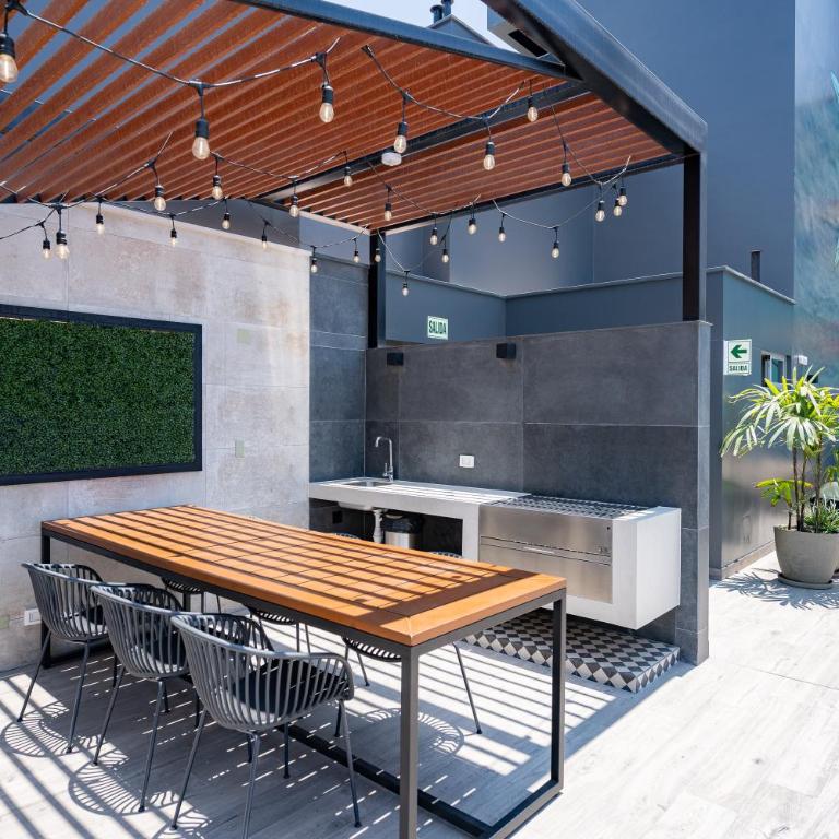 All San Isidro Apartments by Vibrant - One-Bedroom Apartment with Balcony and City View - 31
