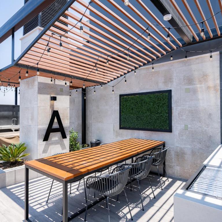 All San Isidro Apartments by Vibrant - One-Bedroom Apartment with Balcony and City View - 30