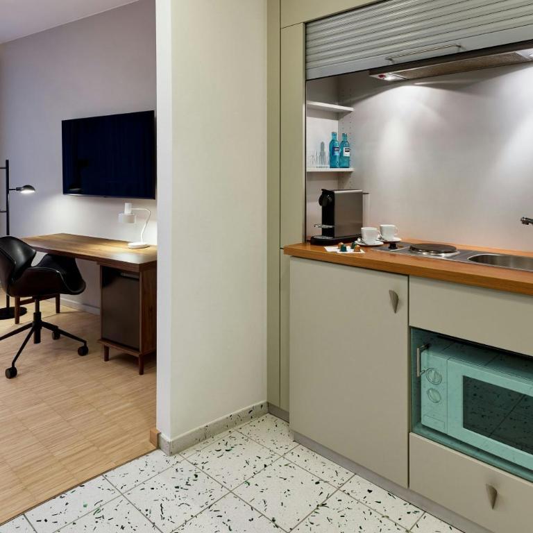 Four Points by Sheraton Munich Messe - Premium Zimmer mit Queensize-Bett und Küchenzeile - 7