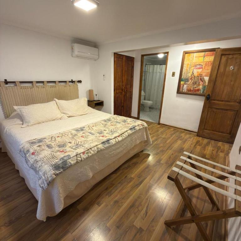 Tierra y Vino a pasos Museo y Casino - Large Double Room - 5