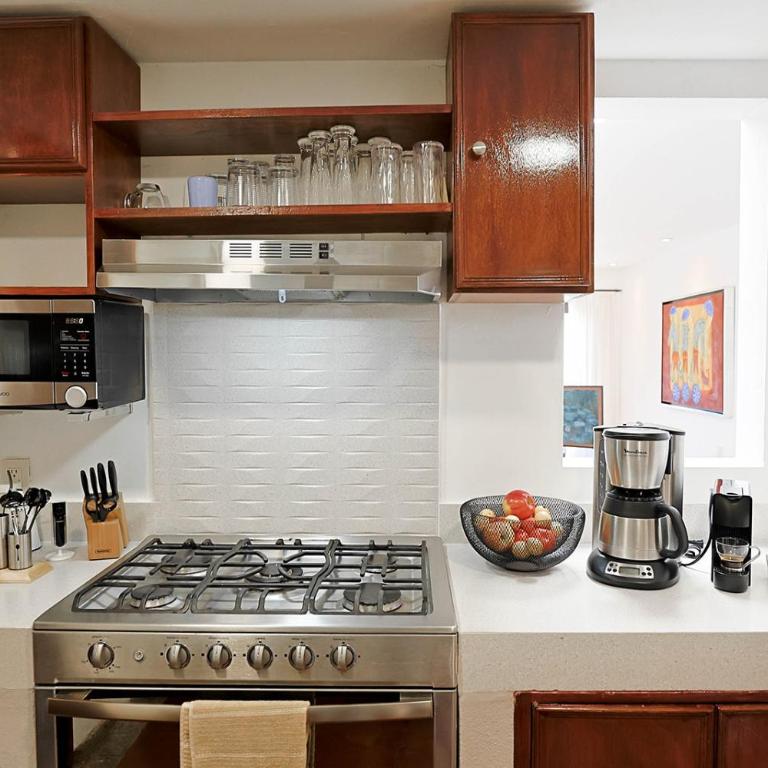 Angelic 2BR Nest - Pool & Hot Tub - Gated Village - Vacation Home - 9