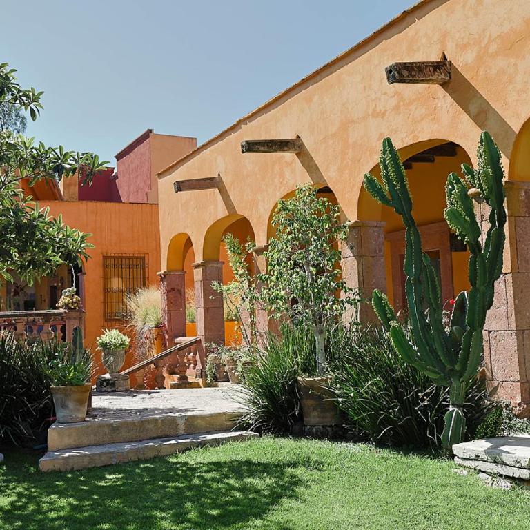 Angelic 2BR Nest - Pool & Hot Tub - Gated Village - Vacation Home - 17