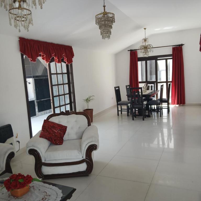 Hermosa casa amplia y equipada ideal para familias - Casa de 4 dormitorios - 12