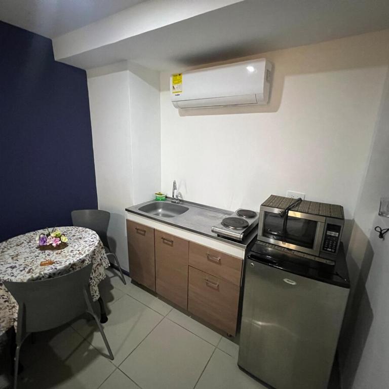 Apartaestudio con cocina dentro centro comercial - Apartamento de 1 dormitorio - 19