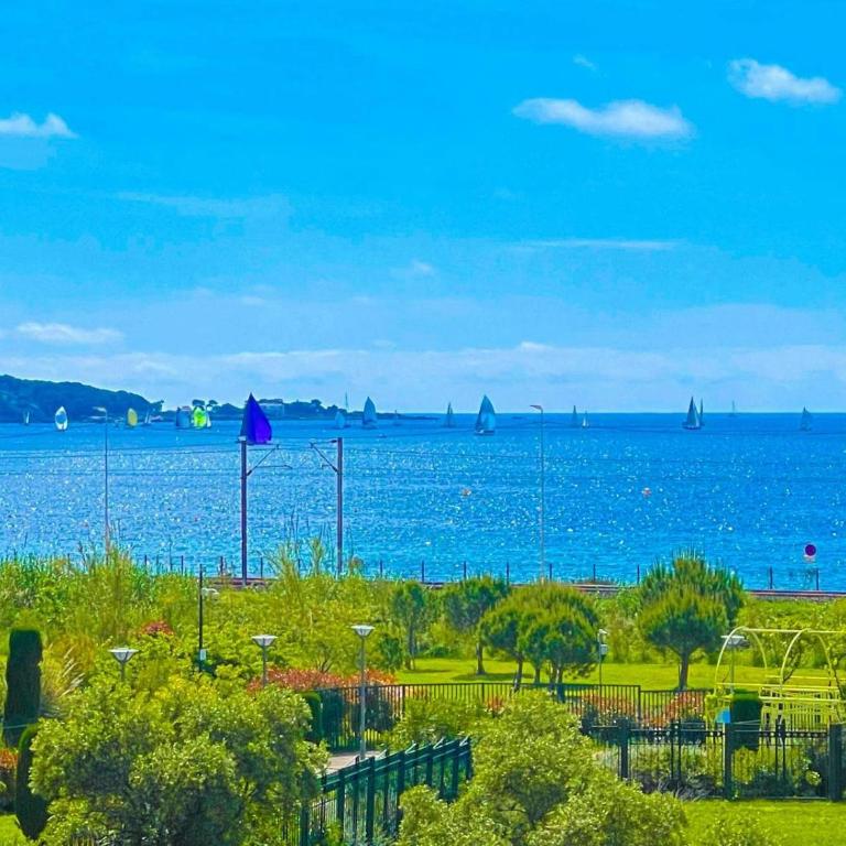 2Bed Seaview swimming pool beach on footparking - Apartment - 26