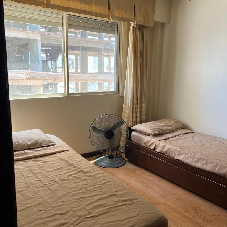 Departamento céntrico con balcón - Apartamento de 2 dormitorios - 4