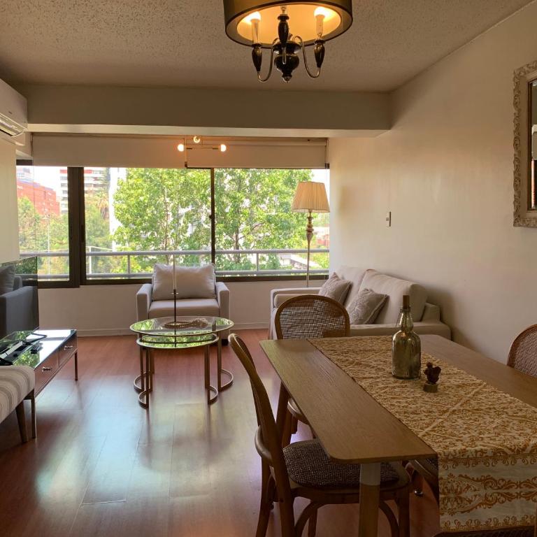 Cómodo departamento frente a Mall Parque Arauco - Two-Bedroom Apartment with City View - 2