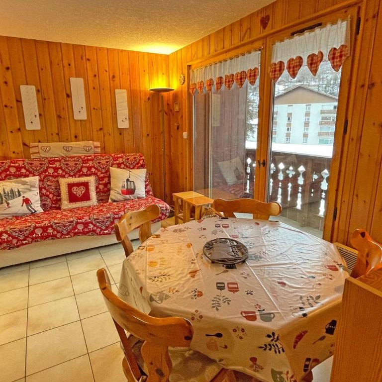 Appartement T2 central avec balcon et casier à skis - FR-1-629-154 - Apartment - 1