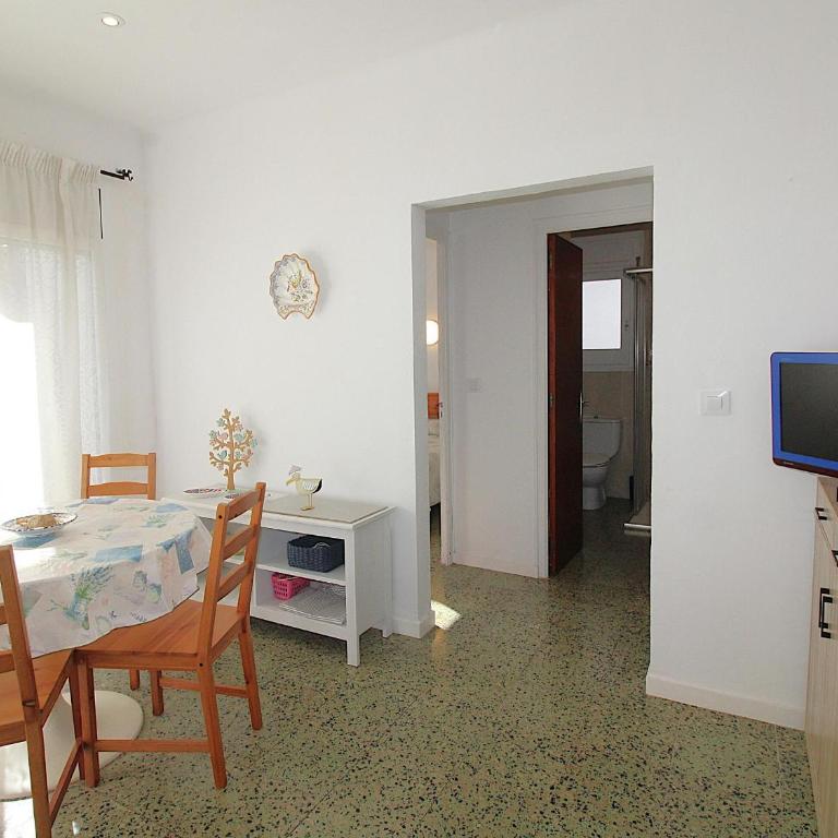 Apartamento para 4 pers cerca de la playa con aire y parking - ES-228-207 - Apartamento - 5