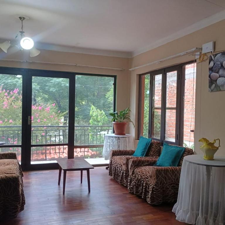 Alquiler temporal de casa - Three-Bedroom House - 1