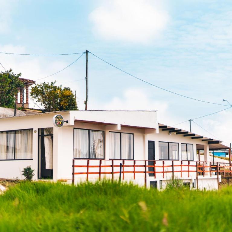 Charlotte Alojamiento - Three-Bedroom Villa - 1