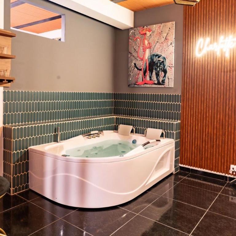Charlotte Alojamiento - Three-Bedroom Villa - 4